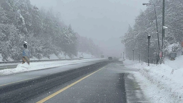 Bolu Dağı’nda aralıklarla kar yağışı etkili oluyor
