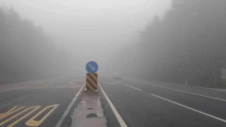 Bolu Dağı’nda sis sürücülere zor anlar yaşattı
