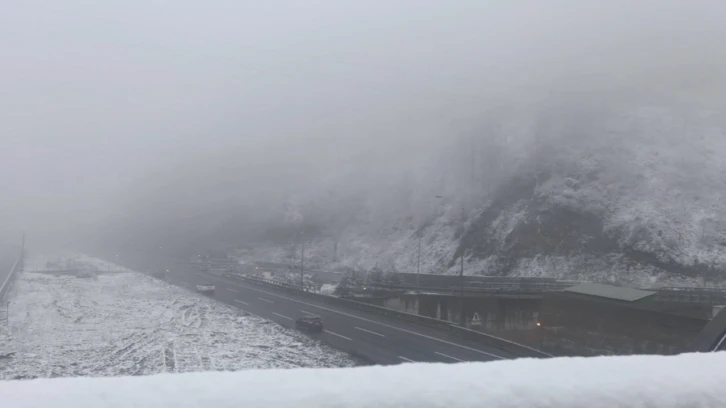 Bolu Dağı’nda sis ve karla karışık yağmur etkili oluyor
