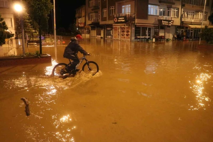 Bolu’nun Mengen ilçesi sular altında kaldı
