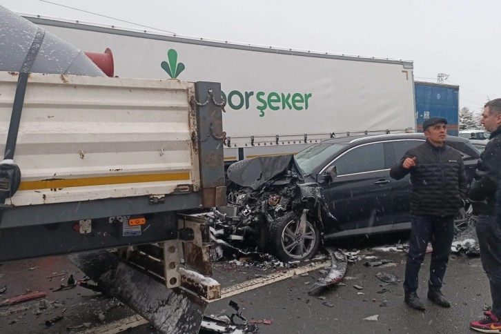 Bolu TEM'de feci kaza: 58 araç karıştı, 10 kişi yaralandı