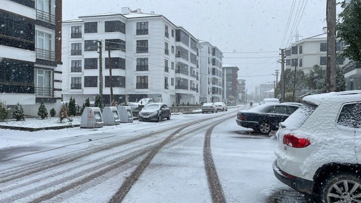 Bolu'da kar kalınlığı 10 santimetreye ulaştı