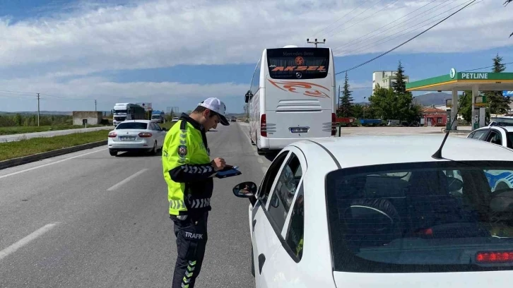 Bolvadin’de asayiş ve trafik denetimleri 73 günden bu yana sürüyor
