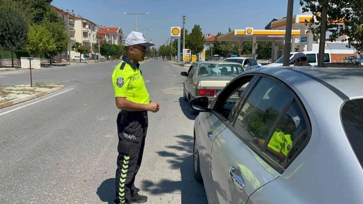 Bolvadin’de gece yapılan trafik denetimleri gündüzde sürüyor
