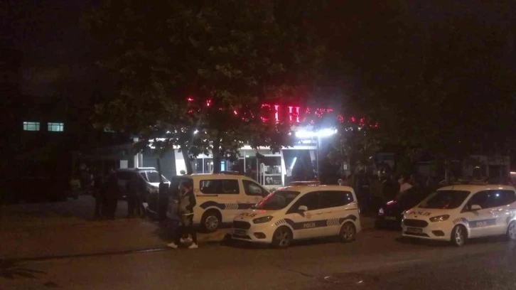 Boşanma aşamasındaki eşlerin aileleri arasında silahlı kavga: 1 ölü, 2 yaralı
