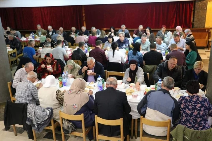 Bosna Hersek’te dev iftar sofrası kuruldu
