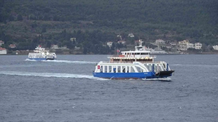 Bozcaada ve Gökçeada’ya bugün ve yarınki feribot seferleri fırtına nedeniyle iptal edildi
