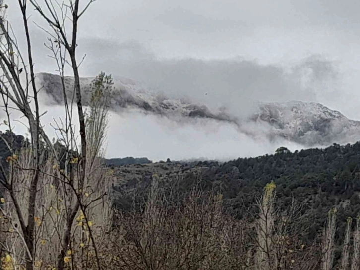 Bozdağ ve Karkın Dağı’nda mevsimin ilk karı görüldü
