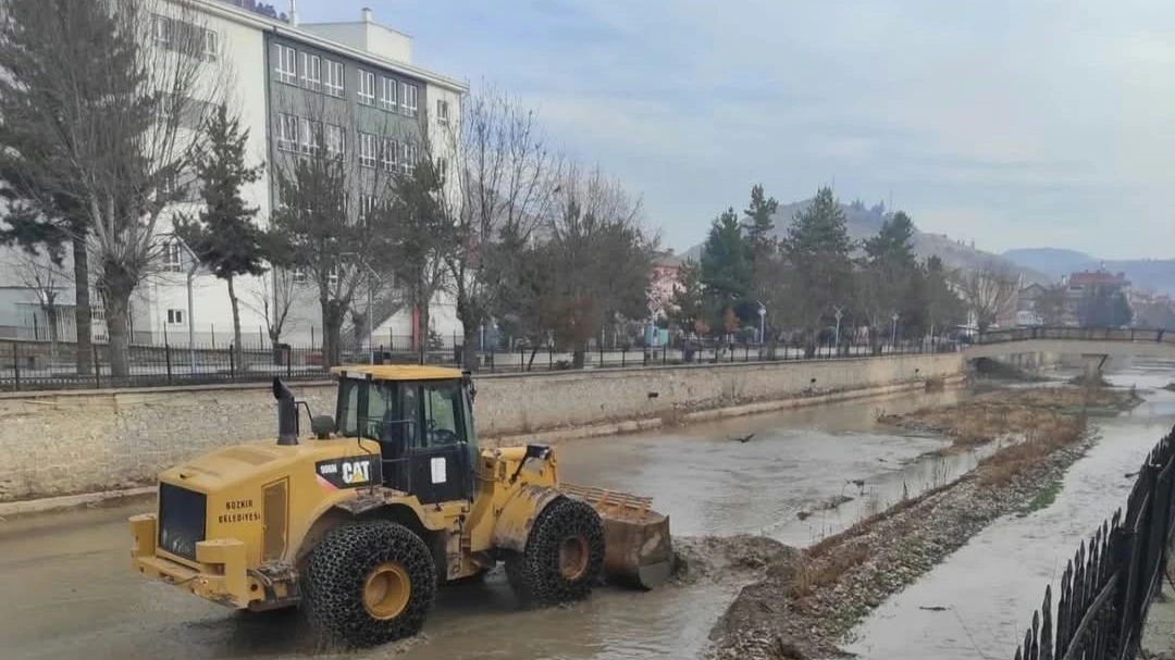 Bozkır’da Çarşamba Çayında temizlik çalışması
