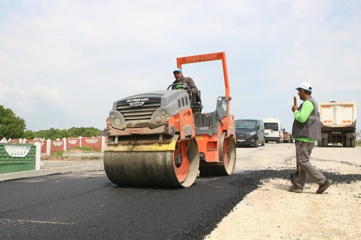 Bozulan ve deforme olan mezarlık yolu yenilendi
