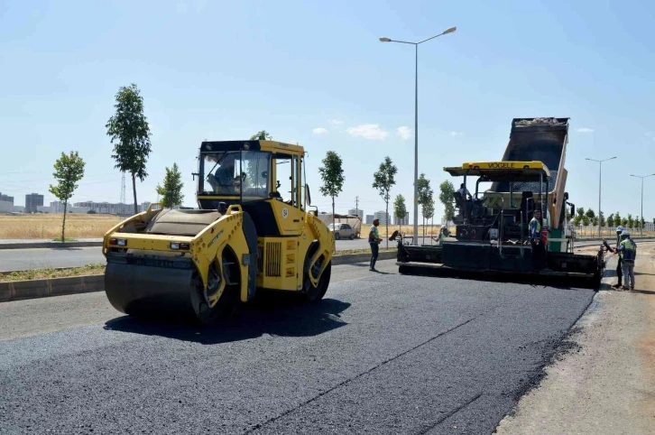 Bozulan yollar yenileniyor
