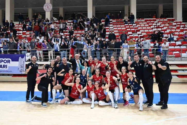 Bozüyük Belediyesi Voleybol Takımı 1. Lig'e Yükseldi