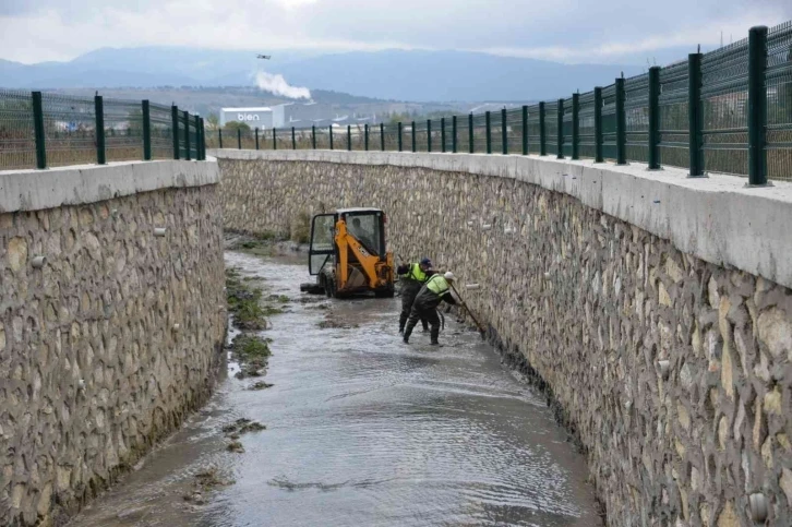 Bozüyük’te kanal temizliği
