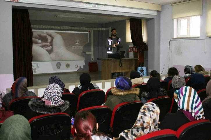 Bozüyük’te narkotik polislerden velilere eğitim semineri
