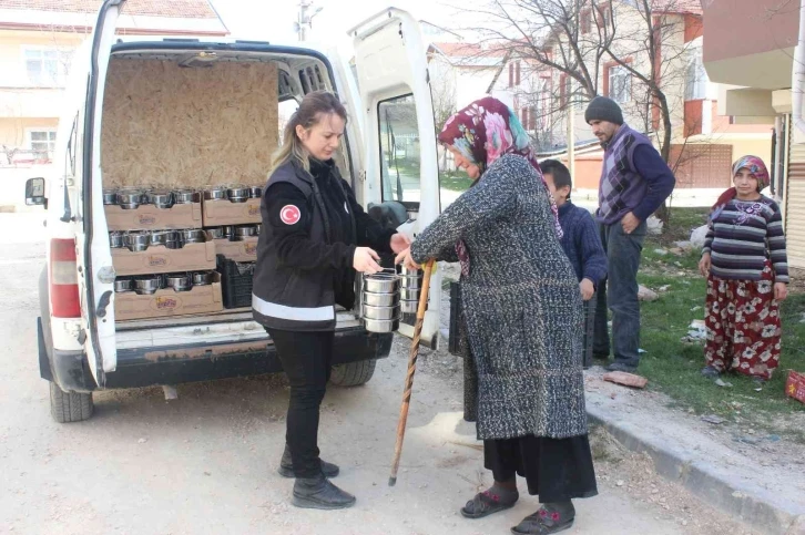 Bu ilçede bakıma muhtaç ve ihtiyaç sahibi aileler sıcak yemeksiz bırakılmıyor
