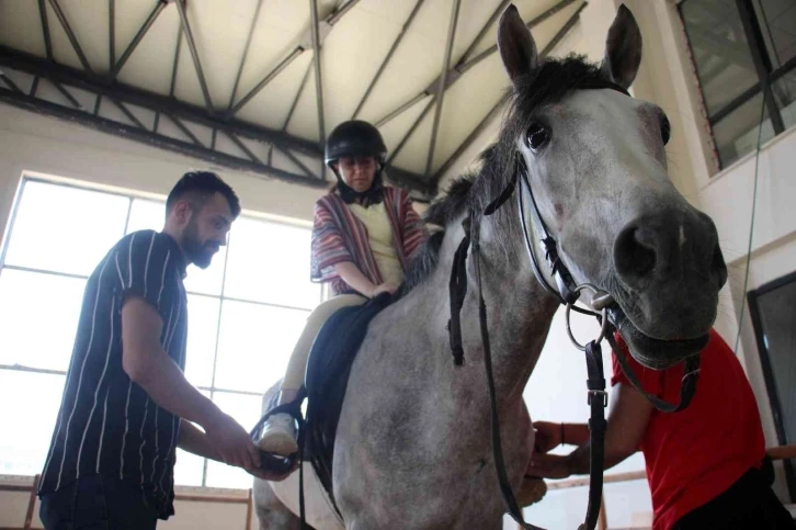 Bu merkez engelli bireylerin hayatlarına dokunuyor
