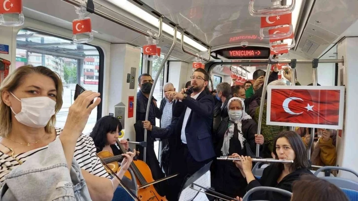 Bu tramvay ile 19 Mayıs coşkusu her yere taşındı
