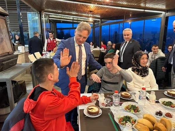 Bucak'ta özel çocuklara iftar