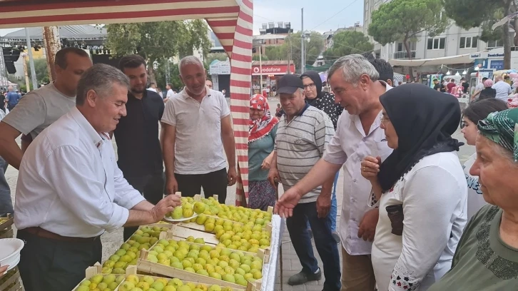 Buharkent’te vatandaşlara 2 ton taze incir dağıtıldı
