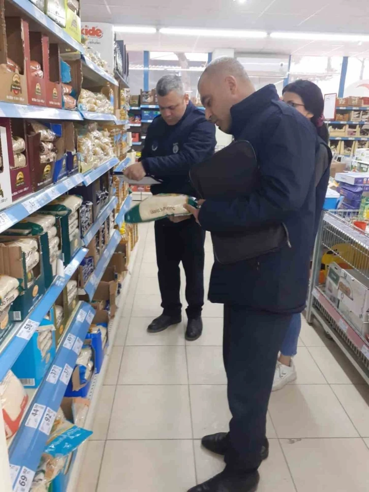 Buharkent’te zincir marketler denetlendi
