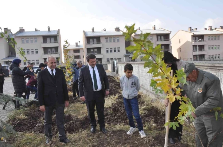 Bulanık’ta, fidanlar toprakla buluştu
