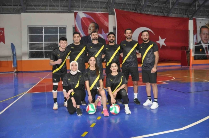 Bulanık’ta kurumlar arası voleybol turnuvası başladı
