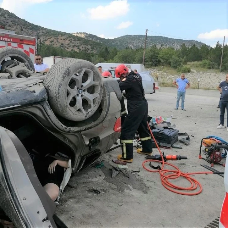 Bulgaristanlı aile Kütahya’da trafik kazası yaptı: 1 ölü, 3 yaralı
