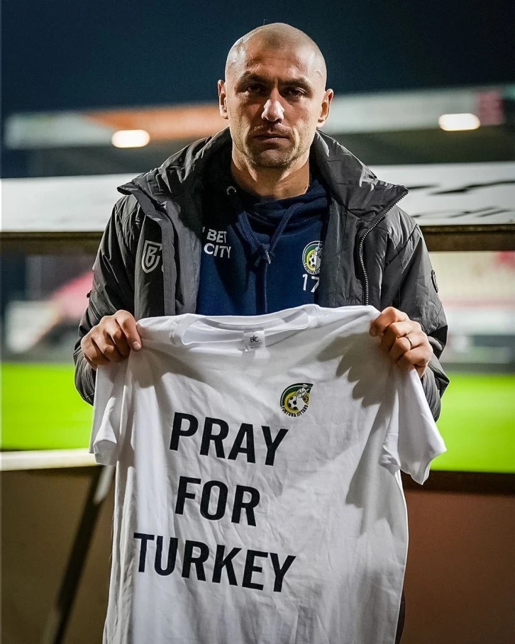 Burak Yılmaz: "Uzakta olabilirim ama aklım, fikrim, kalbim canım ülkem ile"
