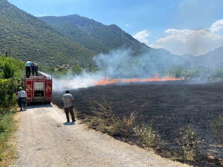 Burdur’da aynı anda iki farklı yerde arazi yangını çıktı
