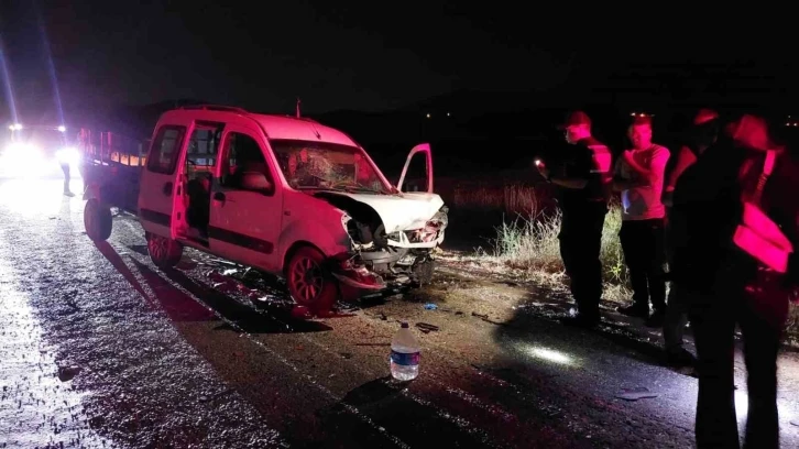 Burdur’da hatalı sollama kaza getirdi: 2 ölü, 6 yaralı
