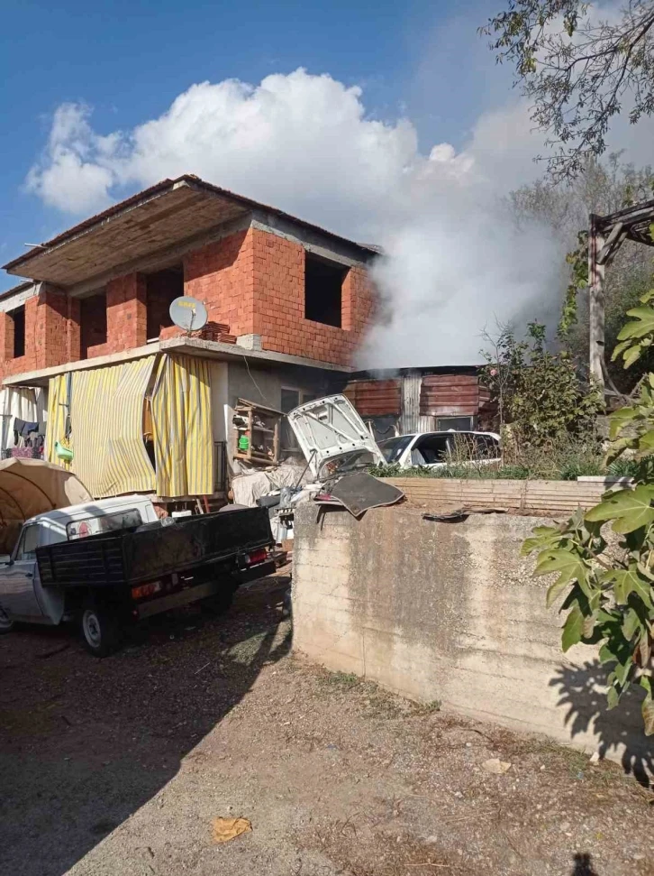 Burdur’da kalorifer kazanı patladı, alevler eve sıçradı
