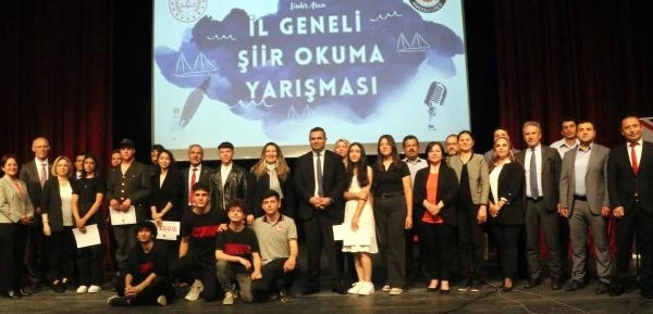 Burdur'da liseler arasında şiir okuma yarışması