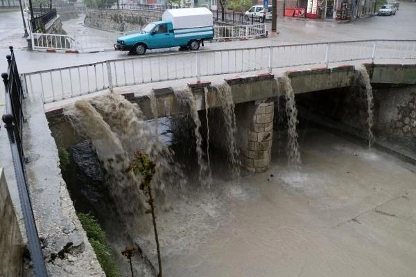 Burdur'da sağanak etkili oldu