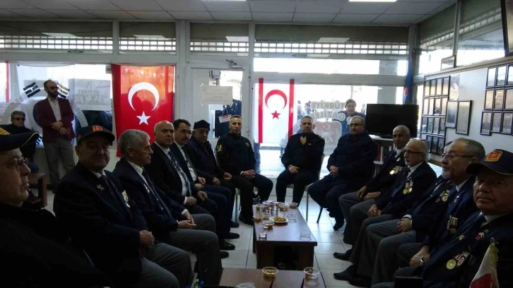 Burdur’da şehitler için Gaziler Derneği’nde lokma dağıtıldı
