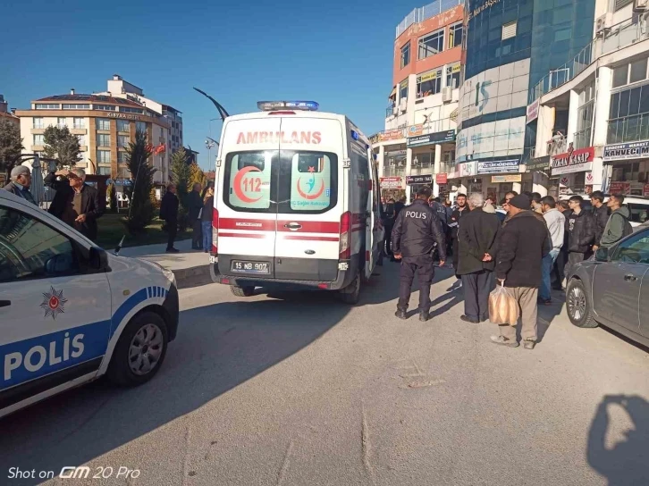 Burdur’da seyir halindeki motosiklet yayaya çarptı: 2 yaralı
