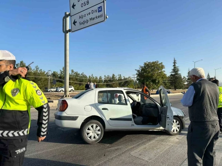 Burdur-Isparta Karayolu’nda iki otomobil çarpıştı: 1 yaralı
