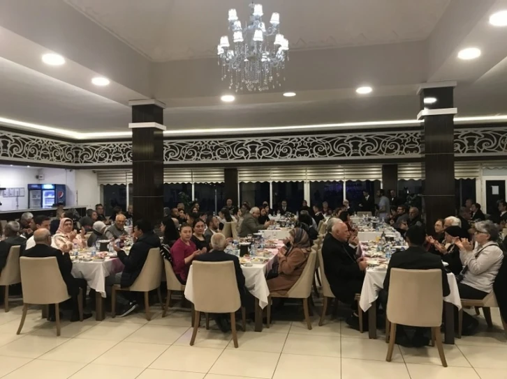 Burhaniye’ de gaziler ve gazi ailelerine iftar yemeği
