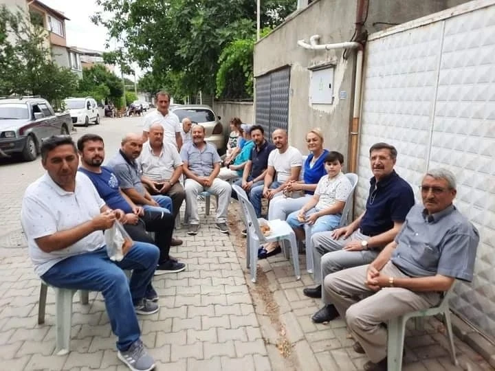 Burhaniye’de mahalle hayırları devam ediyor
