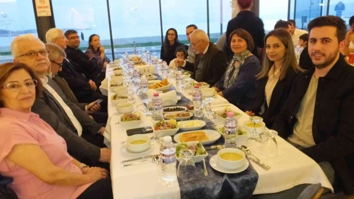 Burhaniye’de mimarlar iftar yemeğinde bir araya geldi
