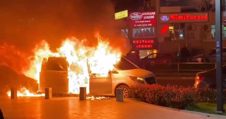 Bursa Adayının Park Halindeki Aracı Birden Alev Aldı!