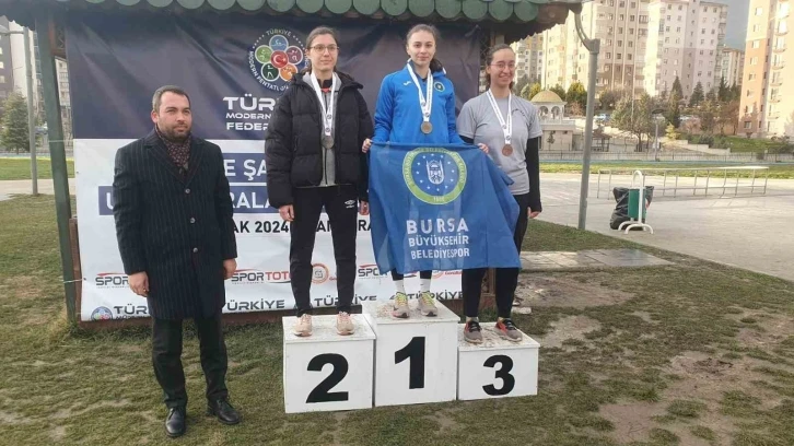 Bursa Büyükşehir Belediyespor Kulübü sporcuları yine kürsüde
