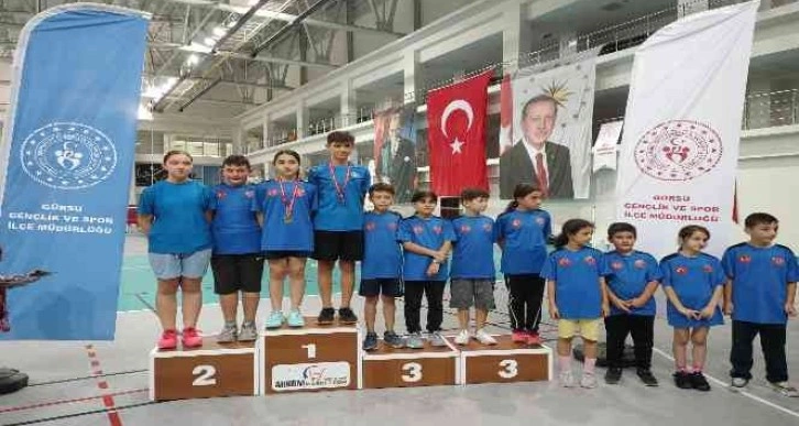 Bursa Büyükşehir Belediyesporlu badmintonculardan 4 madalya