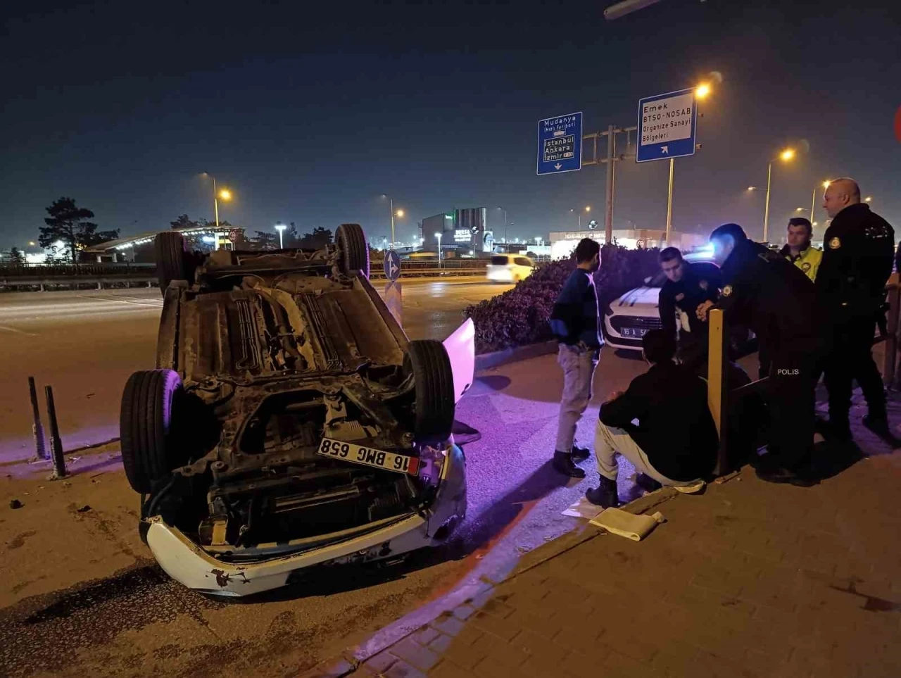 Bursa’da 3 aracın karıştığı zincirleme kazada 5 kişi yaralandı
