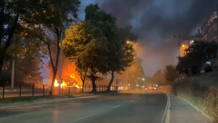 Bursa’da AVM yanında korkutan yangın
