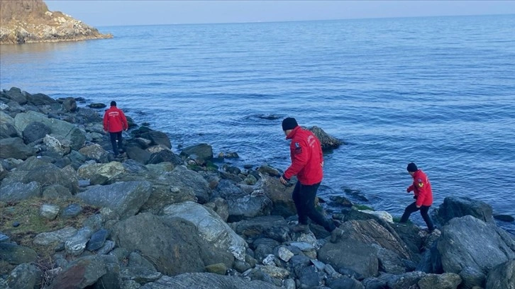 Bursa'da Batuhan A Gemisi Enkazı Altında Arama Kurtarma Çalışmaları Sürüyor