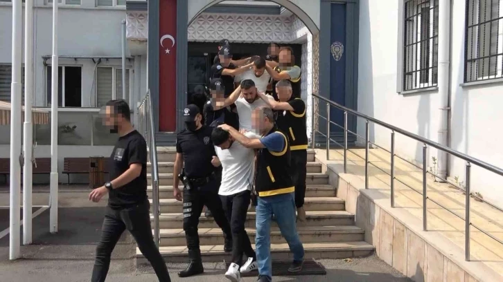 Bursa’da cinayet işleyip İzmir’e kaçan şüphelilerden 3’ü yakalandı
