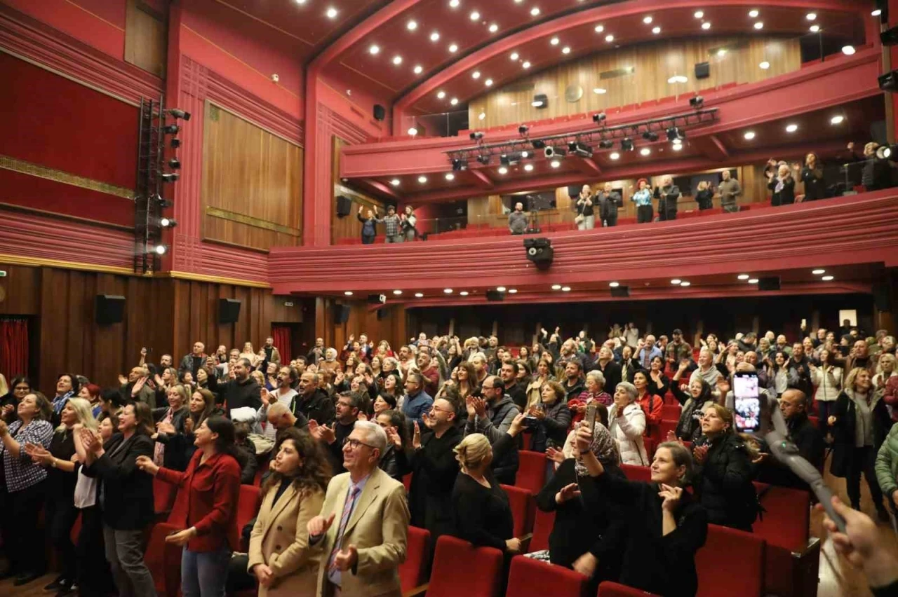 Bursa’da Feryal Öney ile türkü dolu gece
