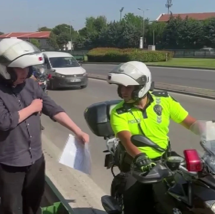Bursa’da geç kalan öğrencileri yine motosikletli polisler yetiştirdi
