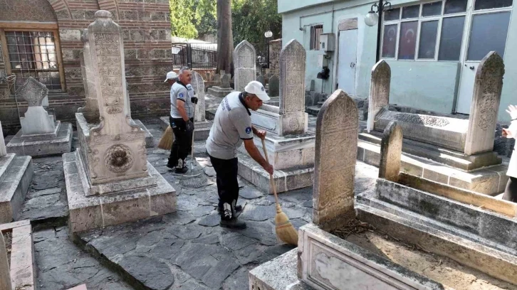 Bursa’da hazireler ecdada yakışır hale getiriliyor
