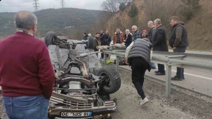 Bursa’da kontrolden çıkan otomobil takla attı: 2 yaralı
